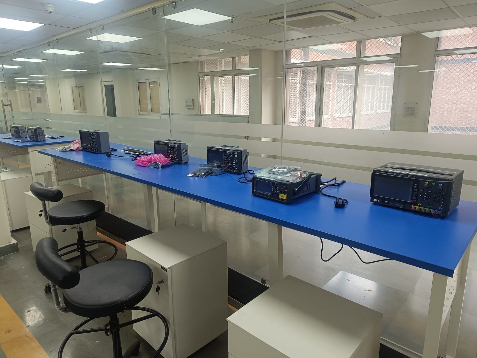 Test and measurement benches at the IoT Centre of Excellence